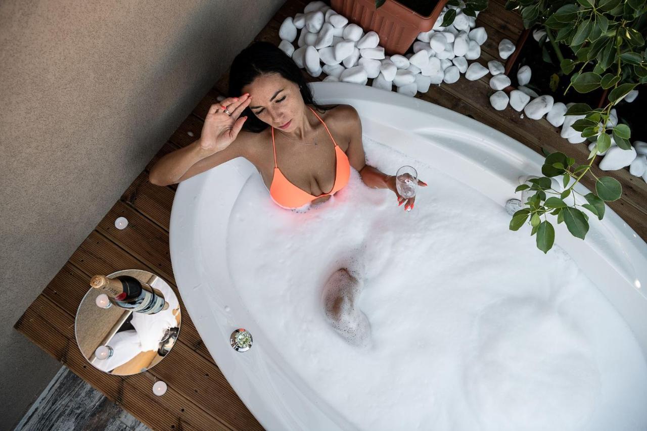 Castello Luxury Residence With Private Jacuzzi خانيا المظهر الخارجي الصورة